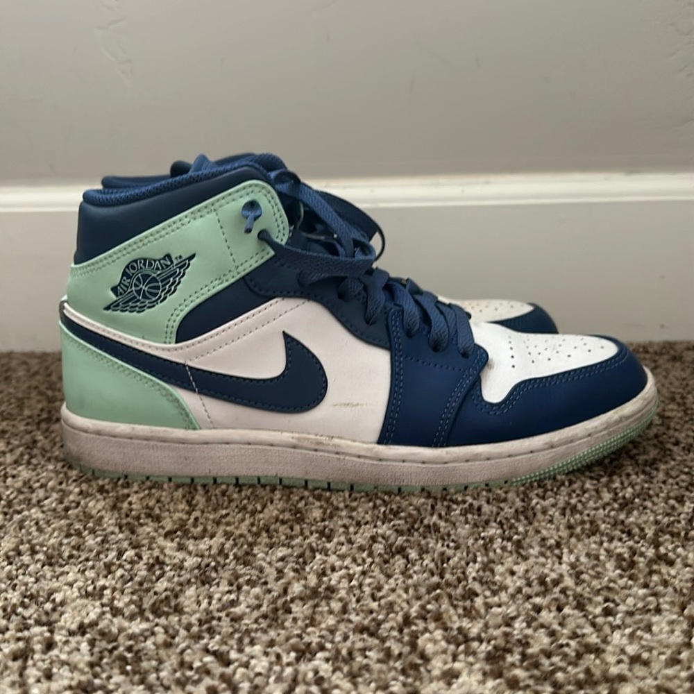 Jordan 1 mid